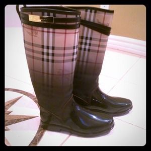 Sold!!  Stunning brand new burberry rain boots