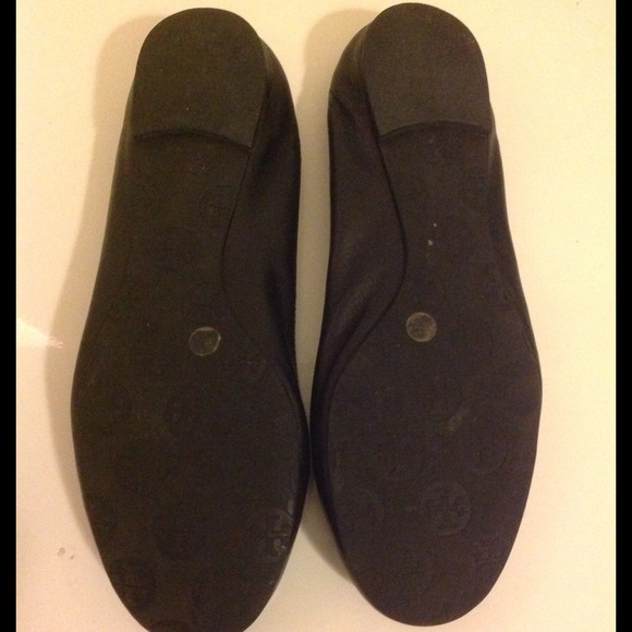 Sold! Tory Burch Reva Ballerina size 8.5! - Picture 2 of 2
