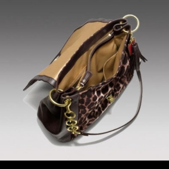 *SOLD*🎉HP🎉🎉Ocelot leopard print flap bag 🎉 - Picture 4 of 4