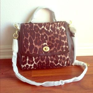 *SOLD*🎉HP🎉🎉Ocelot leopard print flap bag 🎉