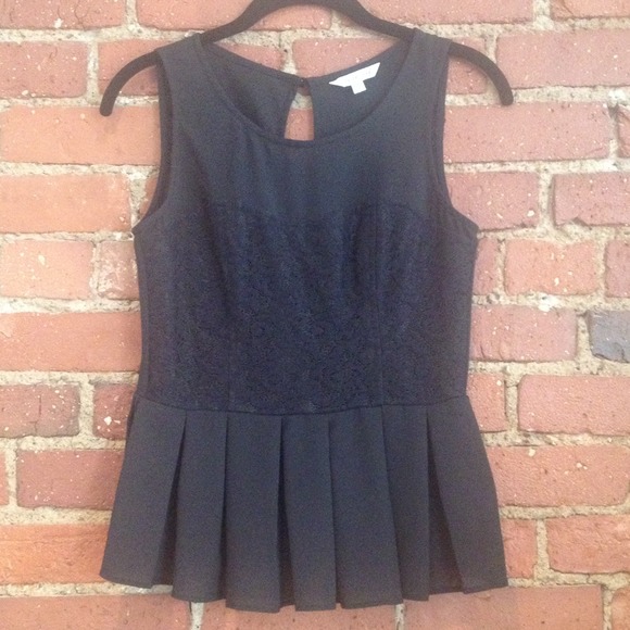 ❌SOLD IN BUNDLE❌ Lace Peplum Top
