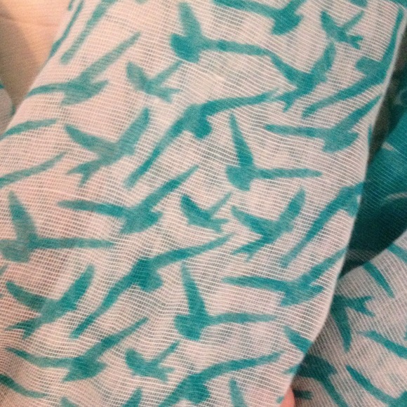 Super cute blue bird scarf - Picture 2 of 4