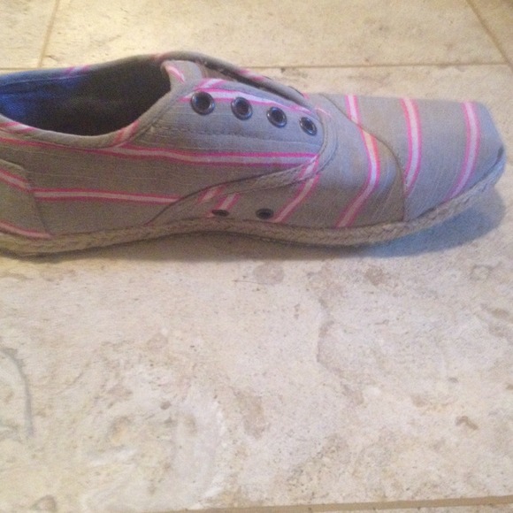 7.5 women's Toms - Picture 2 of 2
