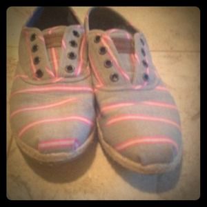 7.5 women's Toms