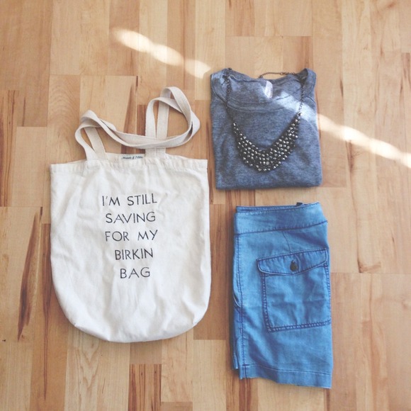 Lightwash denim shorts