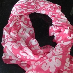 Gorgeous large pink & white Sarong NWT