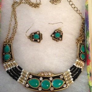 Necklace and eating set