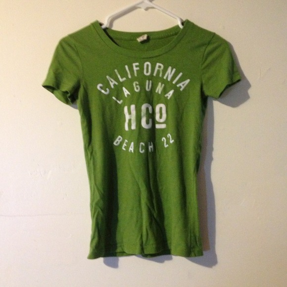 Cute hollister graphic t! - Picture 1 of 1