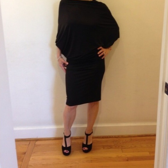 Beautiful dress - Picture 2 of 4