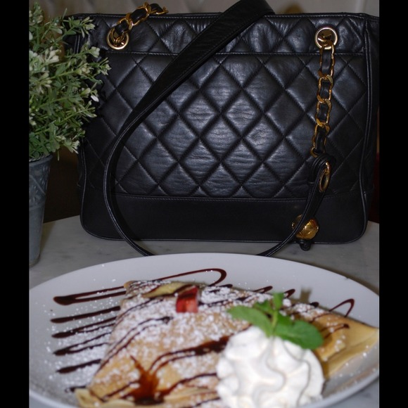 CHANEL Black Matorasse Chain Tote Shoulder handbag