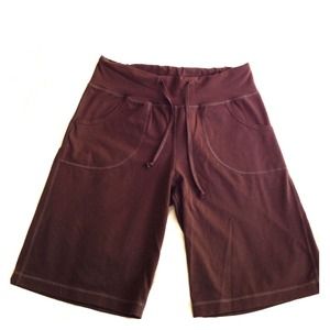 Lululemon brown still shorts. Size 6.