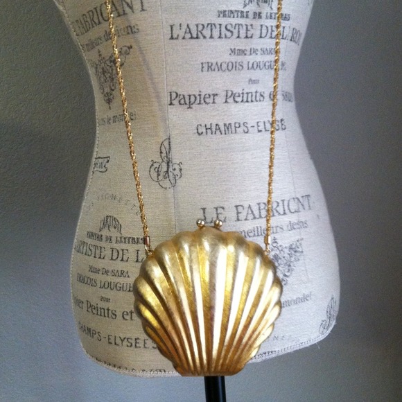 Vintage Gold Clamshell Purse Evening Bag