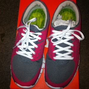 WMNS Nike free run pink gray white