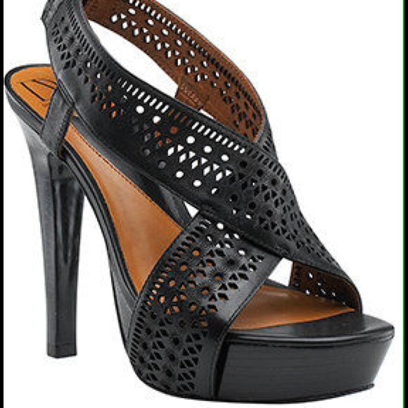 Diane von Furstenberg Shoes - 💥Reduced💥Diane Von Furstenberg Black Vachettas😍