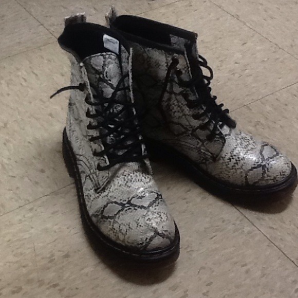 Platinum Snake Lace Up Boots - Picture 2 of 2