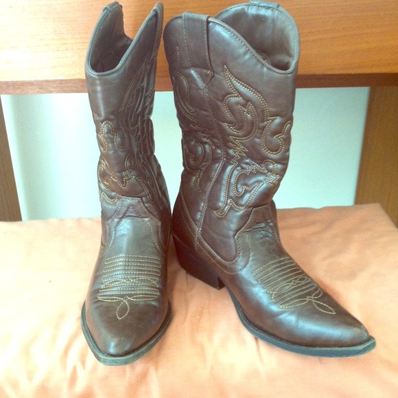 Brown cowgirl boots