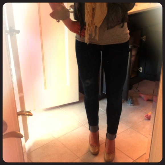 *Sold in bundle Seven for all mankind skinny jeans