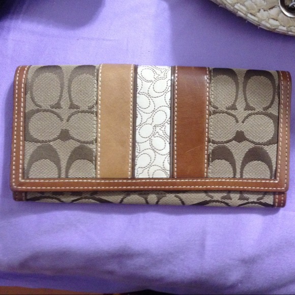 Signature coach wallet