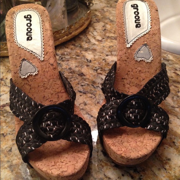 Black wedges