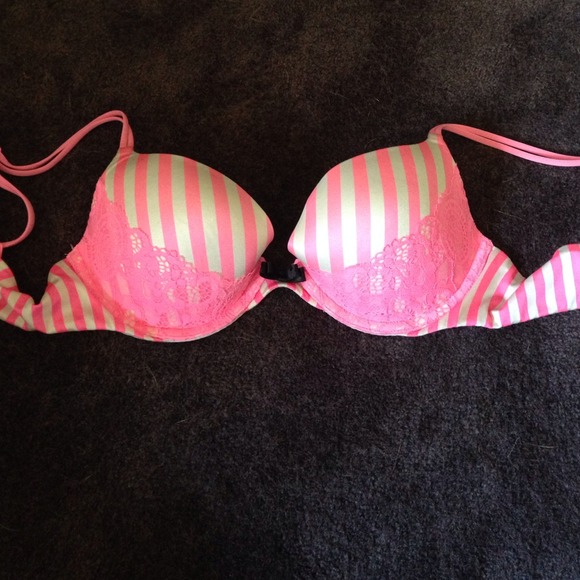 Victoria's Secret "very sexy push-up" bra 34B