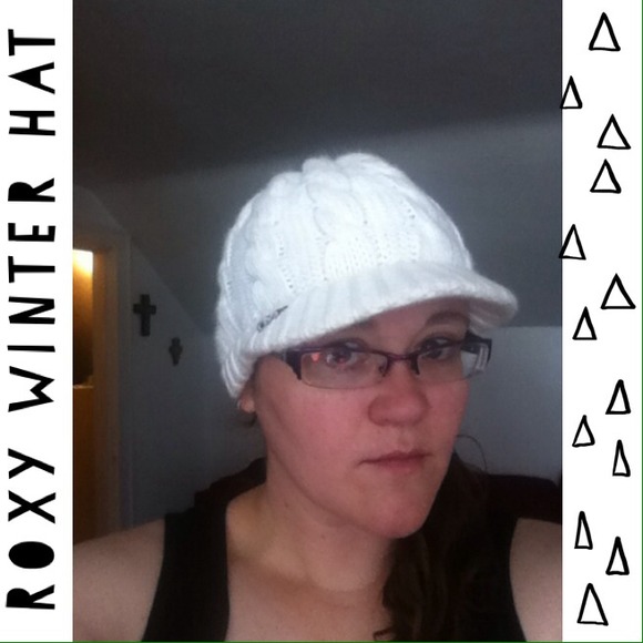 Roxy Cable Knit Winter Hat w/ Brim