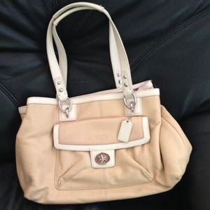 Coach bag in beige