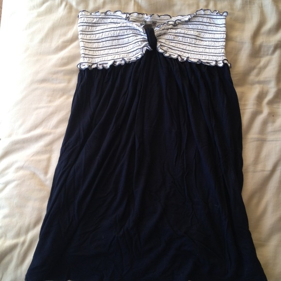 Cute black and white tune top