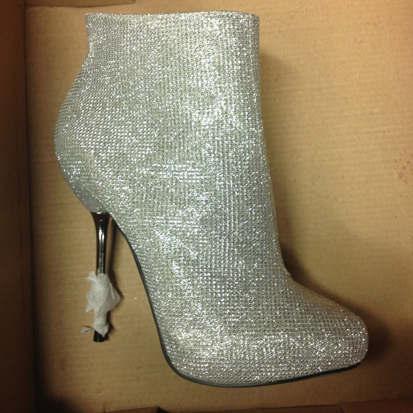 Shoes - (Sold Sold)Nice heels by Qupid