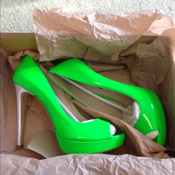 💥Miu Miu Neon Heels Pumps - Picture 2 of 4