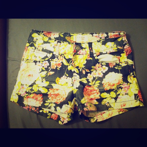 Floral Shorts - Picture 1 of 3