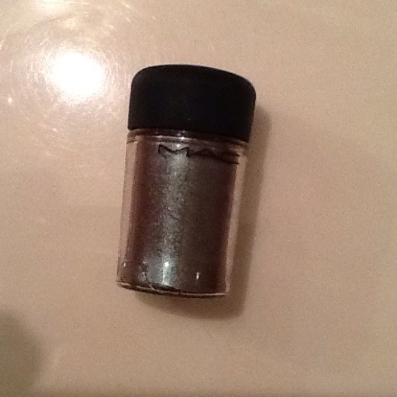 Mac eyeshadow