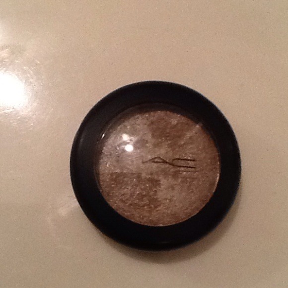 Mac shimmer shadow