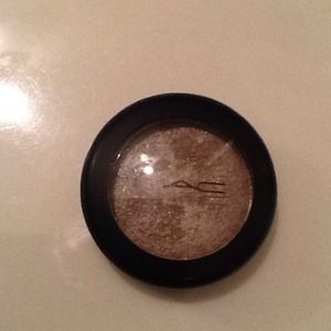 Mac shimmer shadow