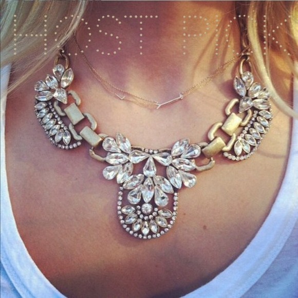 Jewelry - Retro gold tone clear crystal statement necklace