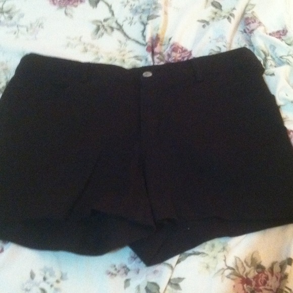 2 pairs of shorts BUNDLE 💕