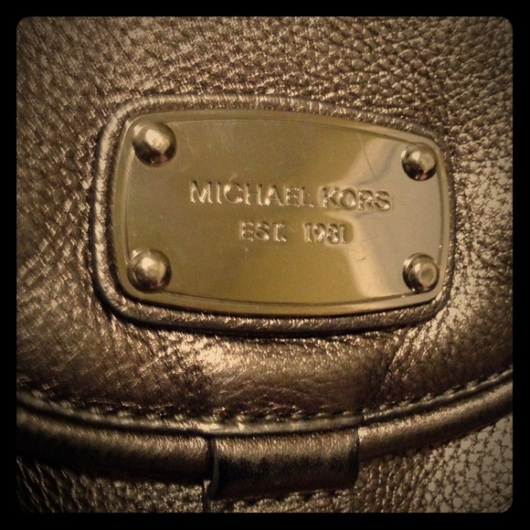 100% auth. Leather Barely used Michael Kors bag