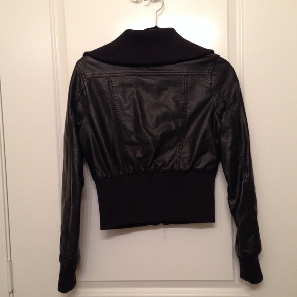 🚫SOLD in bundle🚫Faux leather jacket - Picture 2 of 3