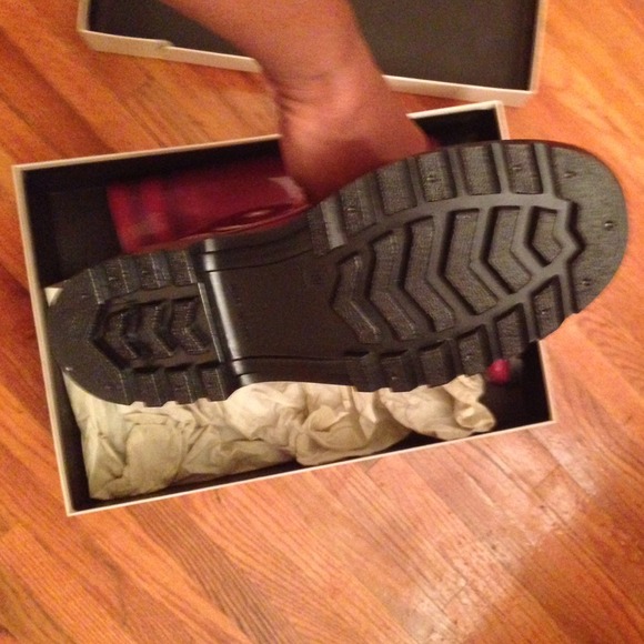 💢SOLD LOCALLY💢 Burberry Rain Boots - Picture 4 of 4