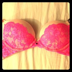 Bombshell-style padded bra