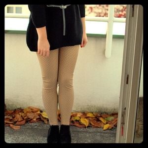 **SOLD** half foot leggings