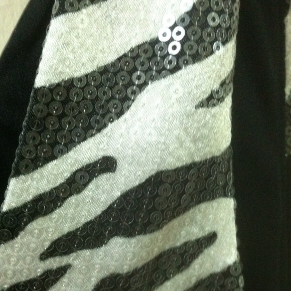 Black dress, - Picture 2 of 4