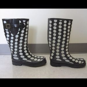 Chooka black and white polka dot rainboots