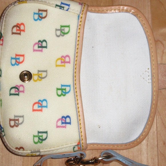 Dooney & Bourke wristlet - Picture 3 of 4