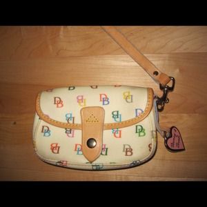 Dooney & Bourke wristlet