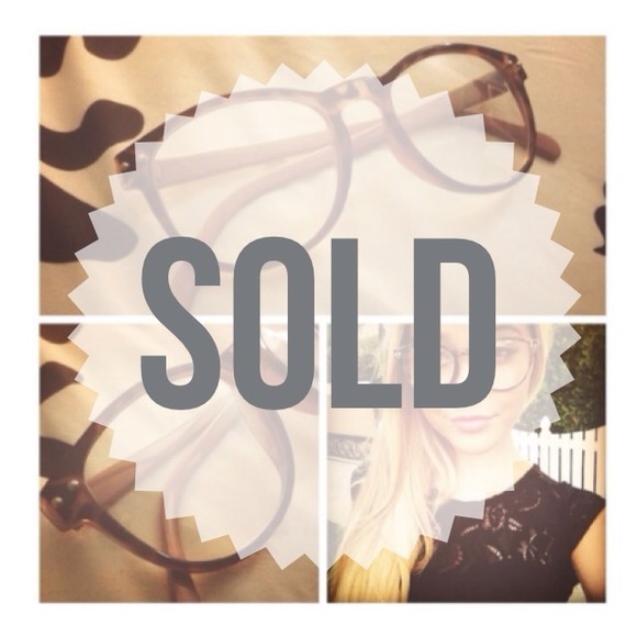 🔴SOLD ON INSTA🔴 Oversized Rounded Readers