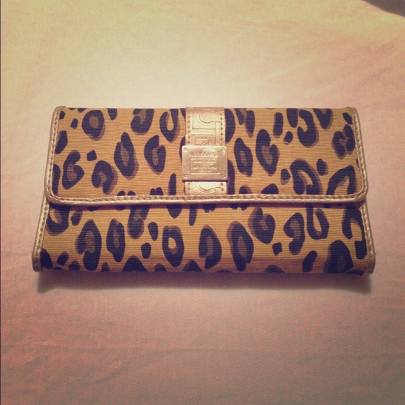 Liz Claiborne Cheetah Wallet
