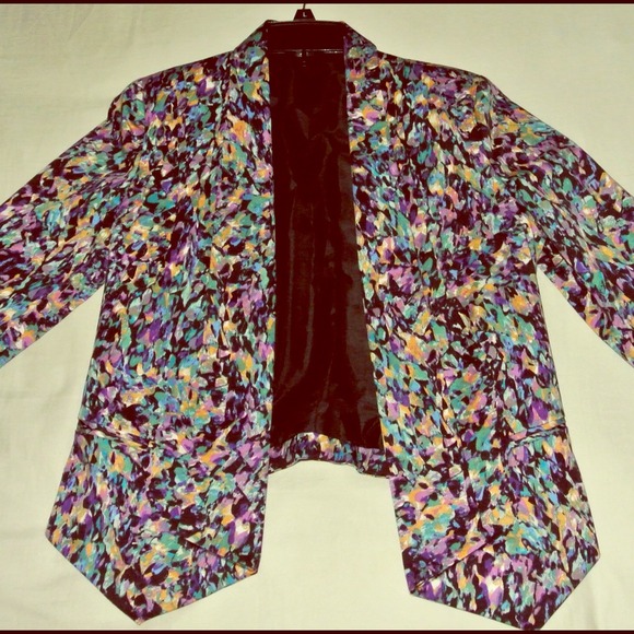 Fitted floral blazer!
