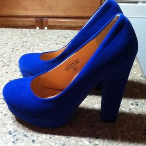 ((((((SOLD!!!))))) Royal blue pumps