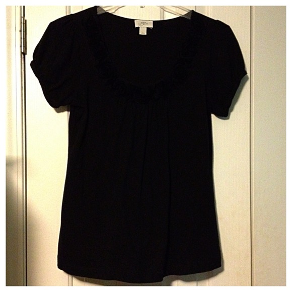 Black LOFT Top with Rosette Collar - Picture 3 of 3