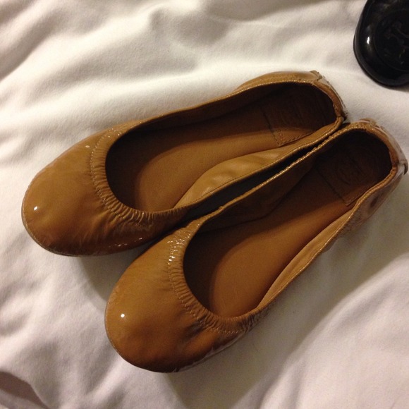 Tan Tory burch flats